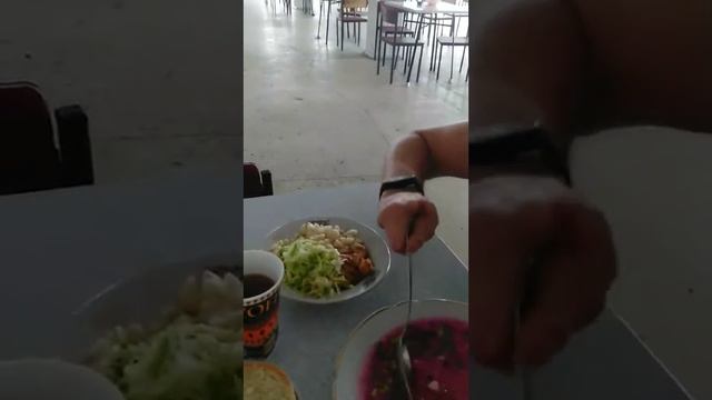 В пансионате кормят очень хорошо. смотреть онлайн