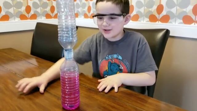 Tornado in a Bottle? Crayola Colour Chemistry: Episode 01 смотреть онлайн