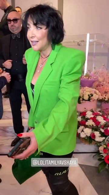 Похудевшая Лолита в стильном образе на вечеринке Бузовой смотреть онлайн