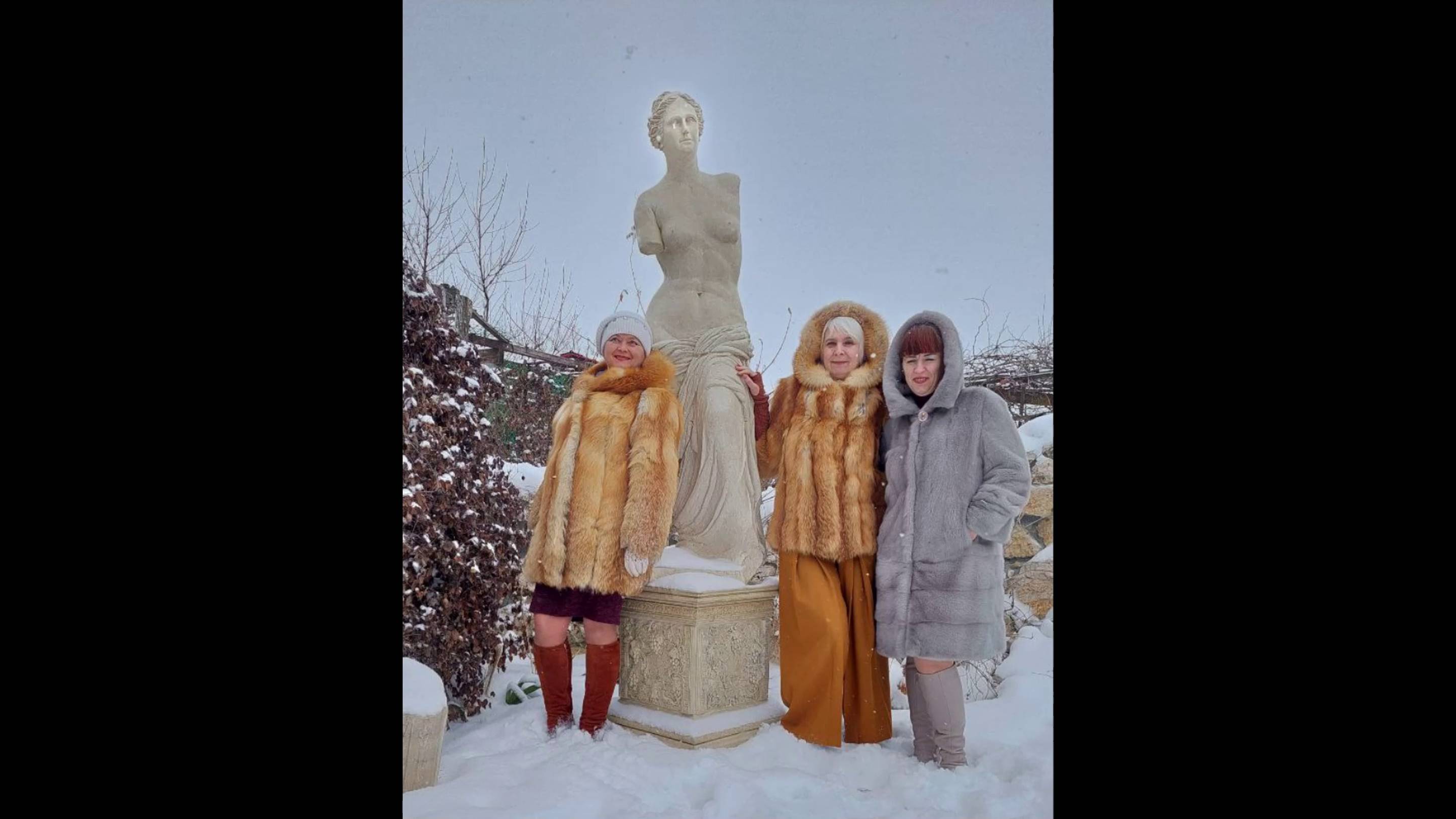 Мастерская Галатея, Женщины в зимних шубах, Снег, Дракон, Атланты, Венера Милосская, Гарпия, Нимфы,
