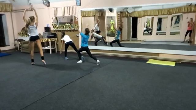 НЕДЕЛЯ ВЛОГОВ: День 2 / Танцевальный vlog / Ставим танец / Бабушка / Покупки / Маша расстроилась: смотреть онлайн