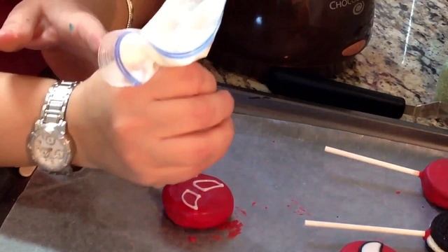 Spiderman Oreo Cookie Pops смотреть онлайн