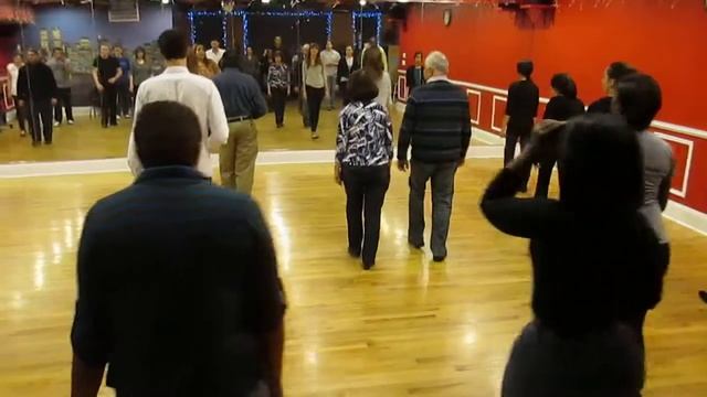 Beginner salsa class in Park Slope Brooklyn at Dance Fever Studios. смотреть онлайн