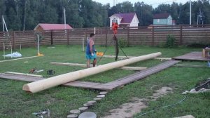 Монтаж конькового бревна