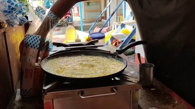 Bread Omlet 😋 Red white shop @gummdipoondi  #foodreview @yuvikavinos1312