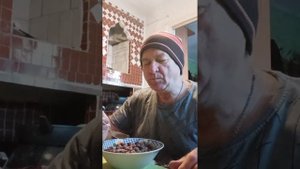 На завтрак шарики шоколадные с молоком.