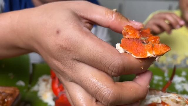 Full of Aligue Giant Female Mud Crabs + Super Jumbo Tiger Prawns with Butter garlic Sauce Mukbang смотреть онлайн