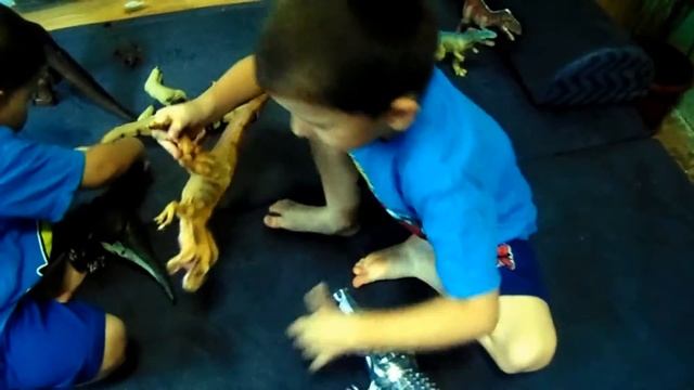 Тираннозавр Рэкс, сракозух, трицератопс. смотреть онлайн