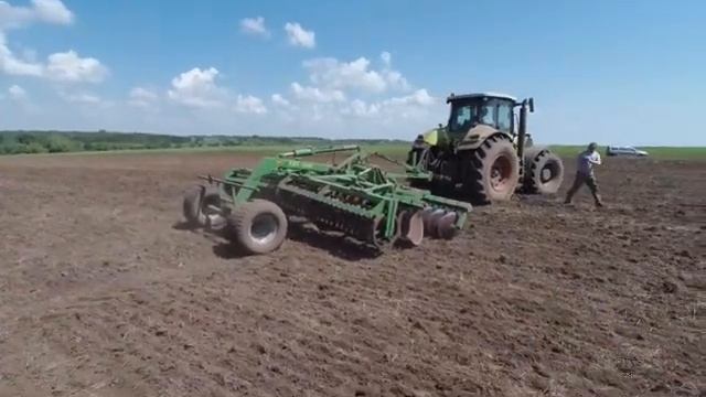 Дисковая борона Диско - 6 КДК-6 от завода ЗиММаш в работе.