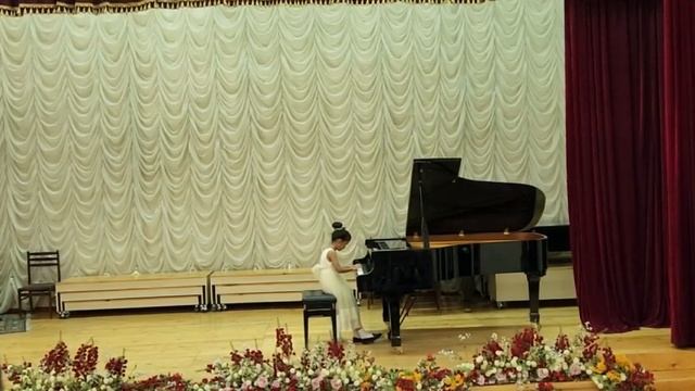 Кулау-" Вариации" и К.Черни -Этюд.исп.Максудова З. смотреть онлайн