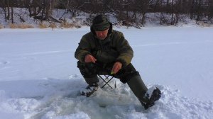 Очередная рыбалка на речке в конце февраля!