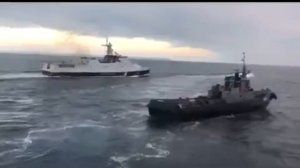 Момент тарана украинского корабля российскими пограничниками в Крыму