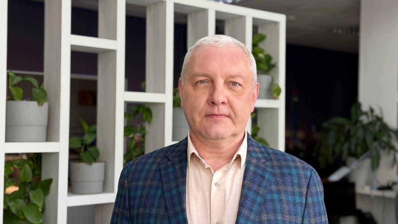 Депутат Александр Колесников: Вам честно ответить? По-русски?!