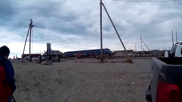 Уренгой — посёлок, автостоянка, местный пляж смотреть онлайн