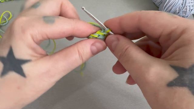 Ручка-косичка для сумки крючком🧶👜👛 смотреть онлайн