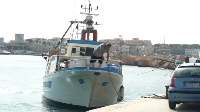 Мигранты с Sea Watch 3 ждут своей судьбы смотреть онлайн