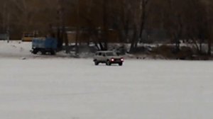 Нива дрифт на льду