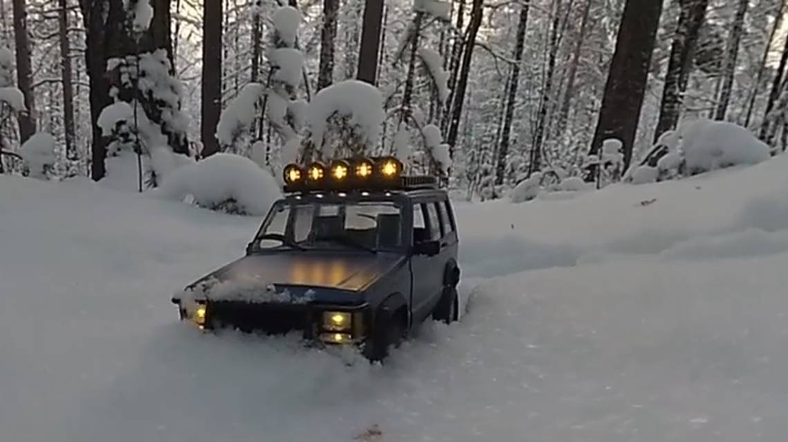 По сугробам на радиоуправляемом джипе Mn78 1/12 Cherokee смотреть онлайн