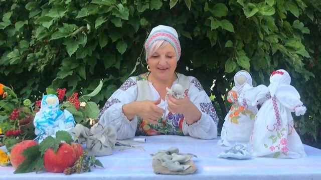 Майстер клас по виготовленню ляльки мотанки. Янгол охоронець з текстилю. смотреть онлайн