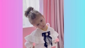 София читает стих про папу. Главный читатель - 4 года.