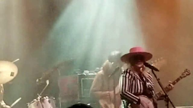 Elle King at the Crystal Ballroom смотреть онлайн