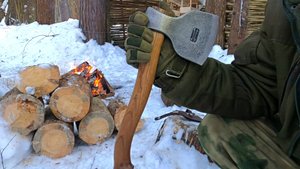 ВОТ ОН !!! ТОПОР , ЧТО Я ИСКАЛ !!! МОЙ ЛЕСНОЙ ДРУГ _СЕМЁНОВ_ ФИРМЫ _ПЕТРОГРАДЪ_ . ПОХОДНЫЙ ТОПОР .