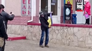 Сожжение украинского флага в Керчи