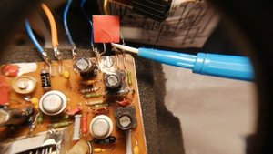 УКВ-2-2-Е ловит вообще без антенны, на контакт платы ПЧ