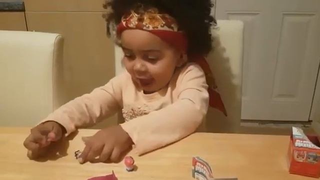 Niyaa Opens And Plays With My Mini Mixieqs смотреть онлайн