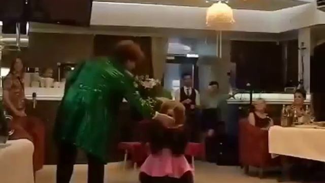 Весёлый медведь - 8(985)920-36-97 смотреть онлайн