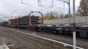 2м62у-0085 со служебным поездом следует через станцию Царицыно