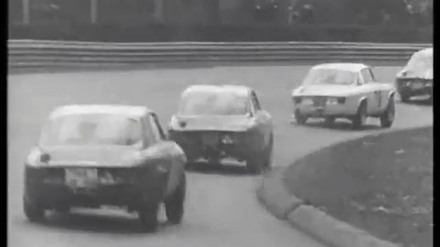 Alfa Romeo racing footage смотреть онлайн