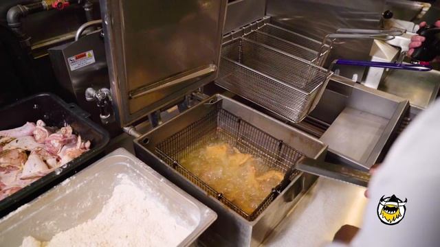 How Sweet Chick Remixes Classic Chicken and Waffles | Food Skills смотреть онлайн