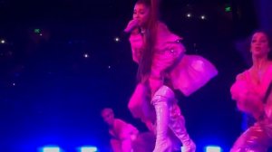 Ariana Grande - 7 rings (LIVE at Vivint Smart Home Arena in Salt Lake City, Utah)