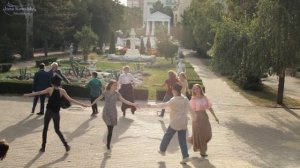 Старинные танцы в парке