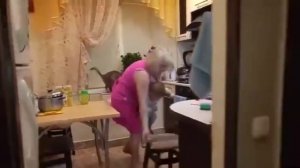 "Спокойный" ребёнок в гостях у бабушки