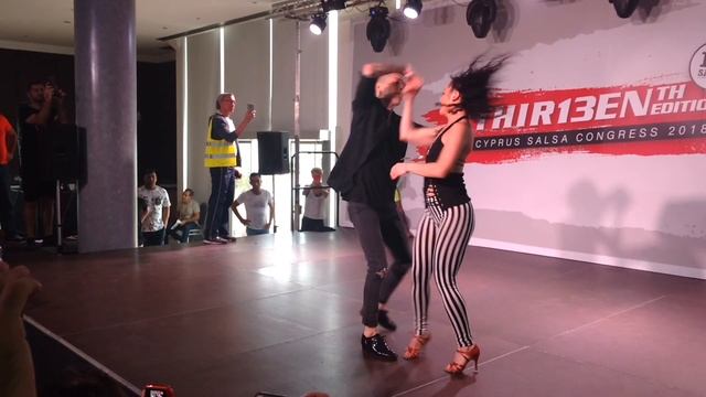 Johnny Vasquez & Emy, Salsa on 1, Partner Work, Intermediate, with music смотреть онлайн