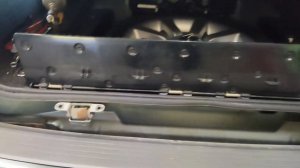 03-2012 Range Rover L322 Lower Tail Gate Hatch Replacement | DIY