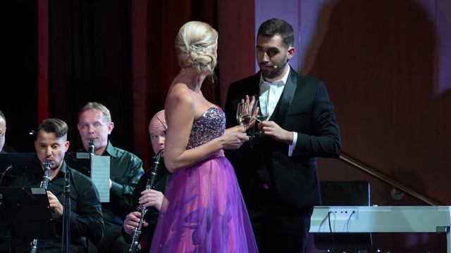 Verdi, La Traviata, Brindisi, ”Libiamo, ne' lieti calici", Nataša Zupan & Matic Zakonjšek смотреть онлайн