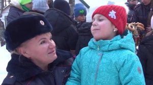 В Курске на масленичной неделе полицейские устроили конные прогулки для детей