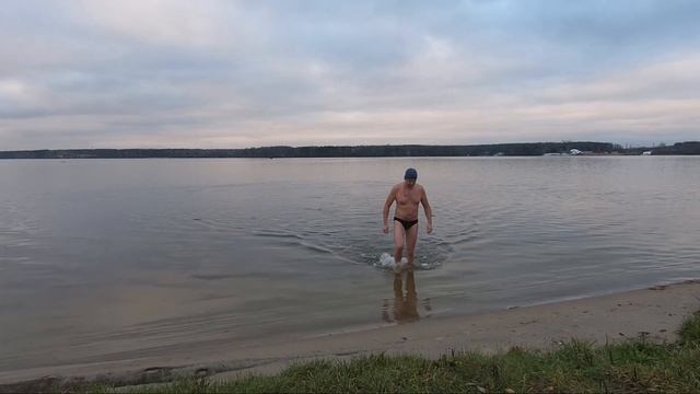 Клязьминское водохранилище. Осеннее купание.