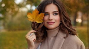 ФУТАЖ ЖЕНЩИНА ОСЕНЬ