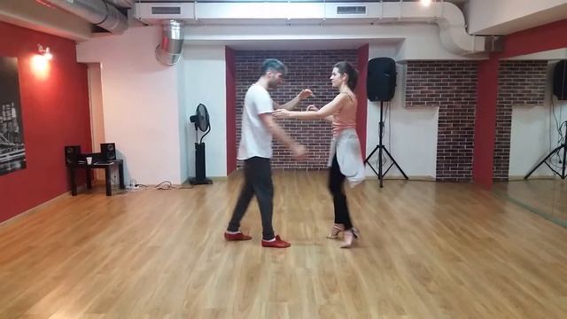 Уроки сальсы в Mambotime. Старшая группа. Олег Соколов и Татьяна Кондрашова смотреть онлайн