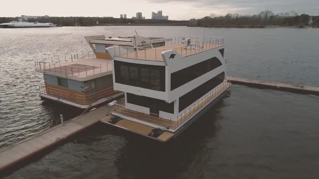 #Террасная доска на #МПК (минеральной основе) в проекте #HouseBoat (Москва) смотреть онлайн