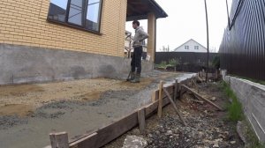 бетонирование двора 250 м2 под брусчатку,заливка бетона во дворе по маякам , стяжка