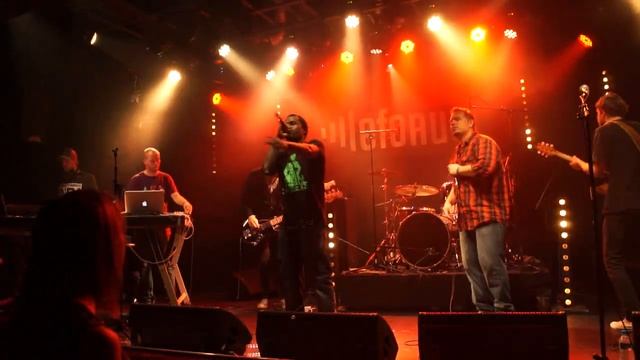 DAFUNIKS Feat. ELIAS & KUKU AGAMI - War - Live @ Le Forum, Vauréal - October, 13th '12 смотреть онлайн