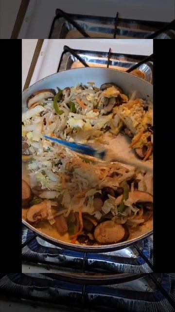 Cooking Vegetable  Lo Mein SUBSCRIBE SHARE LIKE COMMENT Affordable Home cooking