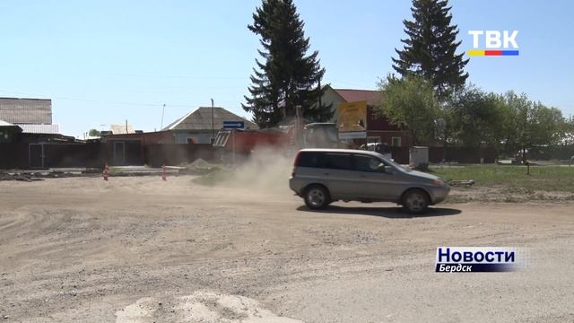 В Бердске на улице Боровой начали укладку асфальта