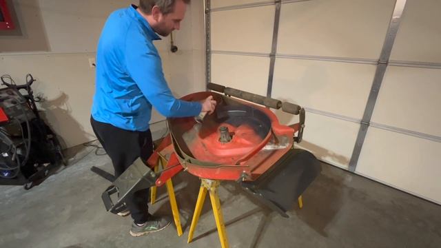 Simplicity Mower End of Season Maintenance #2: Graphite coating on mower deck смотреть онлайн