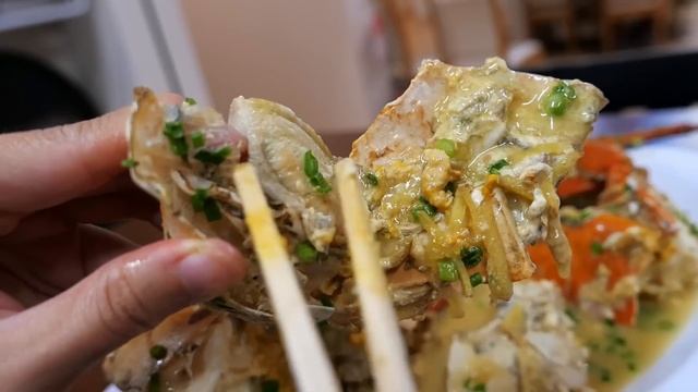 Японская уличная еда - ОГРОМНЫЕ ГРЯЗЕВЫЕ КРАБЫ приготовленные двумя способами Окинавы Япония смотреть онлайн